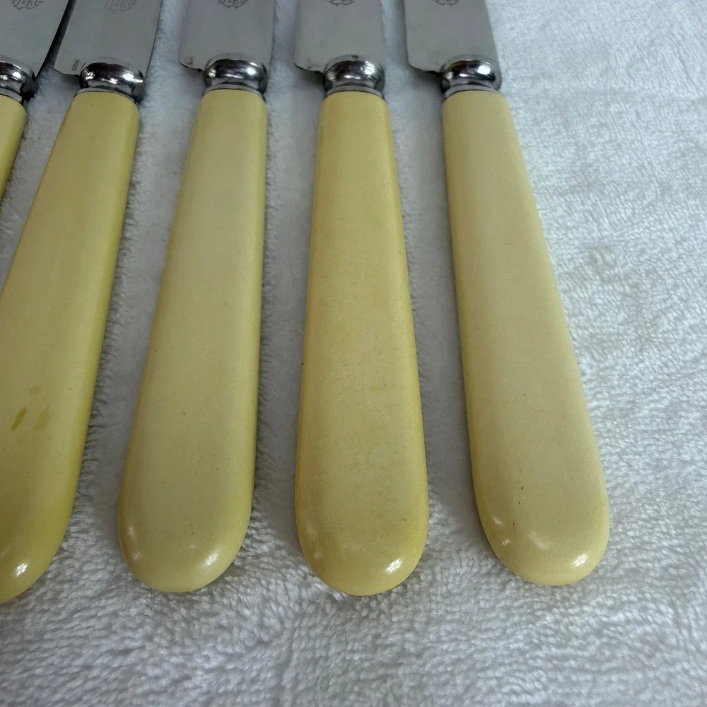 VTG Universal Resistain Set of‎ 6 Cream Bakelite Handle Dinner Knives MCM Retro